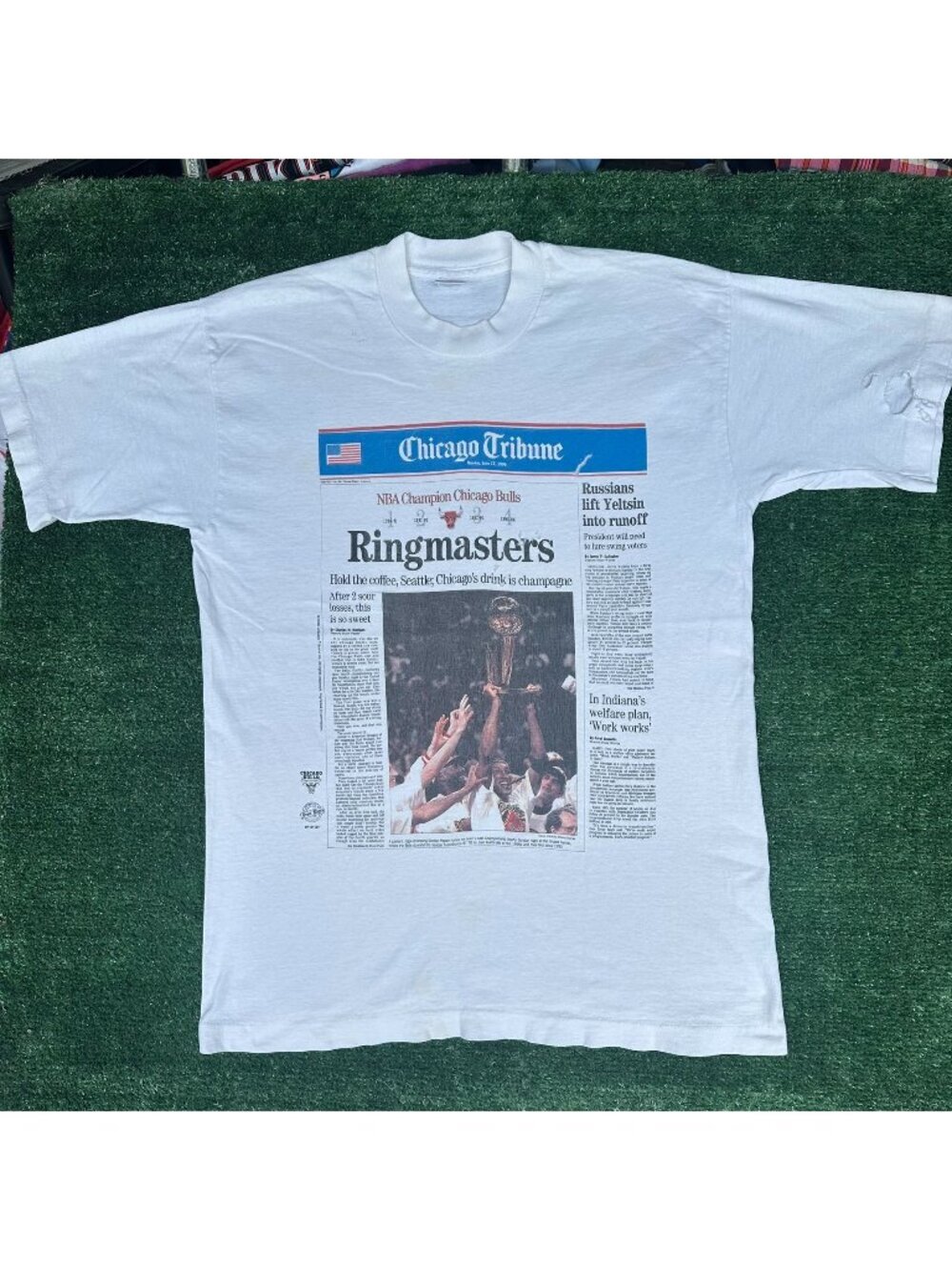 Vintage 90s Chicago Bulls Newspaper T-Shirt White L Single Stitch NBA Champions